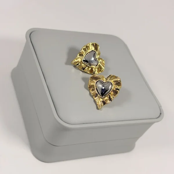 Alternative view of Aretes Topo Corazón Radiante Bicolor | Colección Magna | Oro Laminado 18K