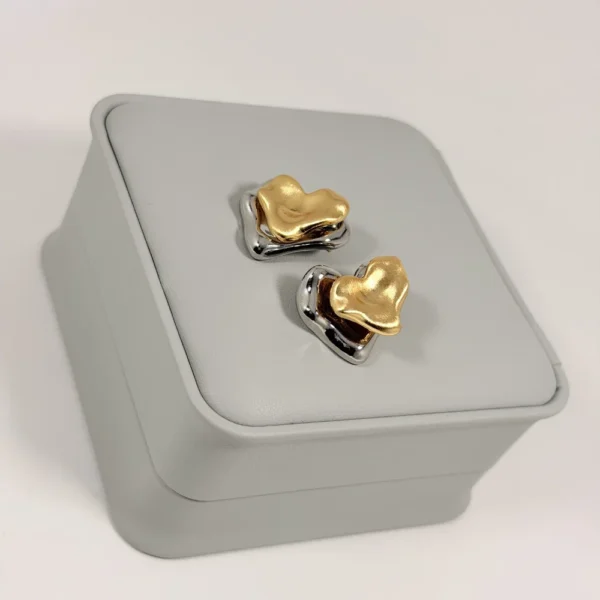 Alternative view of Aretes Corazón Molten Bicolor | Colección Magna | Oro Laminado 18K