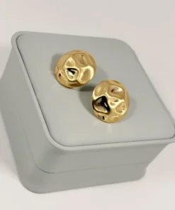 Alternative view of Aretes Topo Disco Molten Dorado | Colección Magna | Oro Laminado 18K