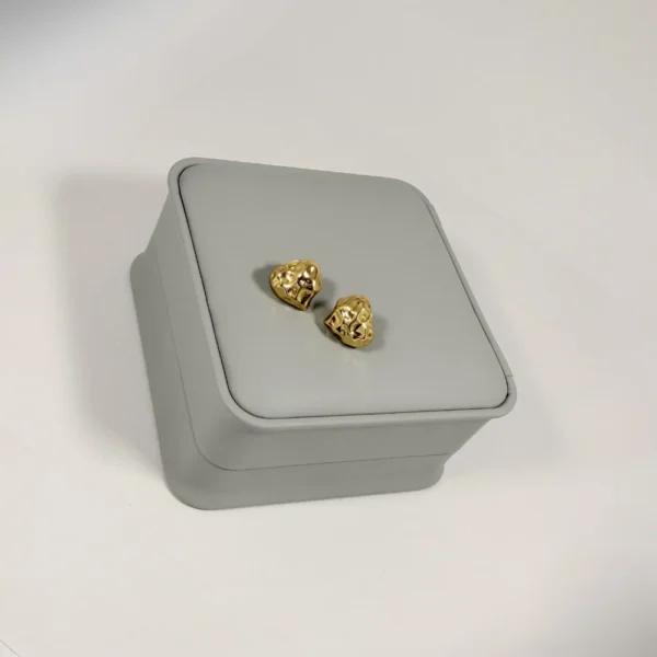 Aretes Topo Corazón Molten Dorado | Colección Essenza | Oro Laminado 18K
