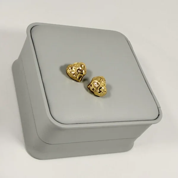 Alternative view of Aretes Topo Corazón Molten Dorado | Colección Essenza | Oro Laminado 18K