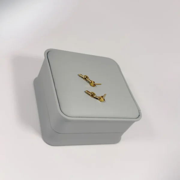 Aretes Trepador Eslabón Circonias Dorado | Colección Essenza | Oro Laminado 18K