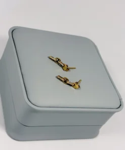 Alternative view of Aretes Trepador Eslabón Circonias Dorado | Colección Essenza | Oro Laminado 18K