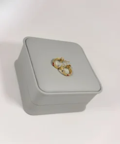 Aretes Huggie Piedras Multicolor Dorado | Colección Essenza | Oro Laminado 18K