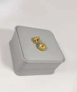 Aretes Topo Cuadrado Facetado Milgrain Dorado | Colección Essenza | Oro Laminado 18K