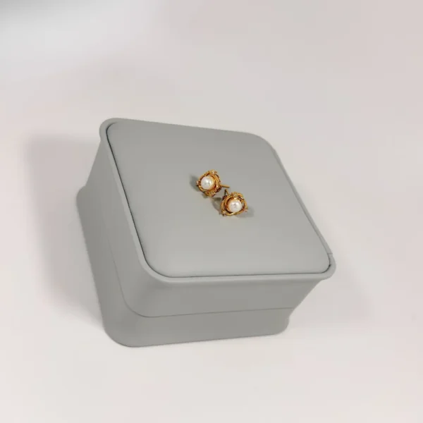 Aretes Topo Rosa Perla Circonias Dorado | Colección Essenza | Oro Laminado 18K