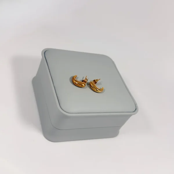 Aretes Candonga Mini Gota Dorada | Colección Essenza | Oro Laminado 18K