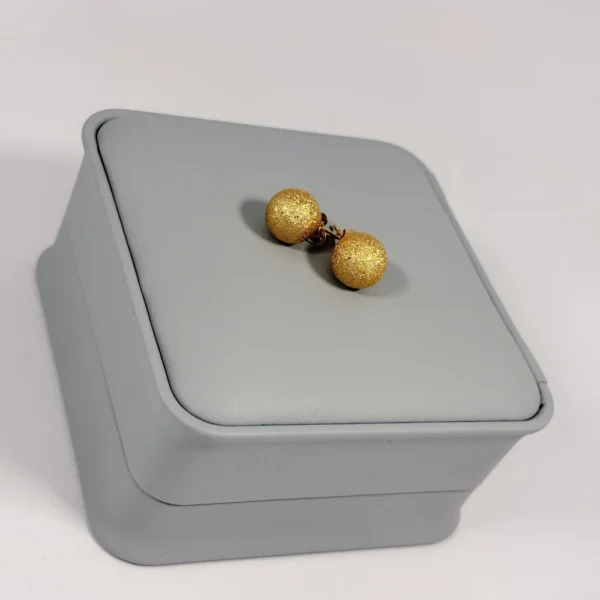 Alternative view of Aretes Topo Balín Diamantado Dorado | Colección Essenza | Oro Laminado 18K