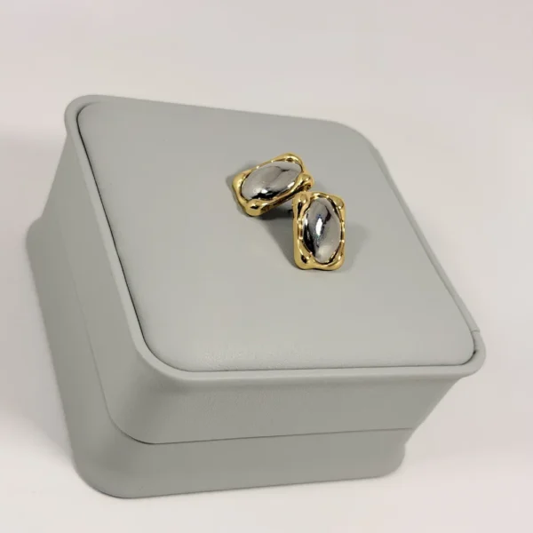 Alternative view of Aretes Topo Ovalado Enmarcado Bicolor | Colección Essenza | Oro Laminado 18K