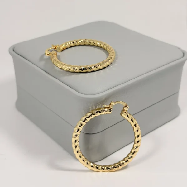 Alternative view of Aretes Candonga Aro Torcido Dorada | Colección Cerchio | Oro Laminado 18K