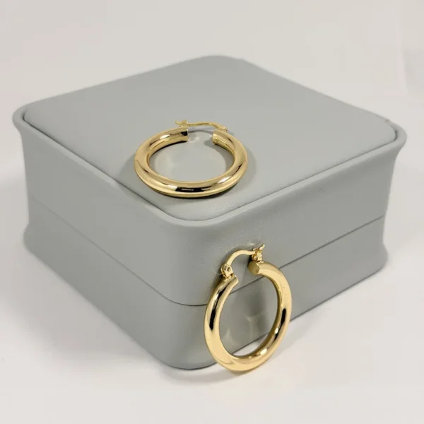 Alternative view of Aretes Candonga Aro Liso Dorada | Colección Cerchio | Oro Laminado 18K