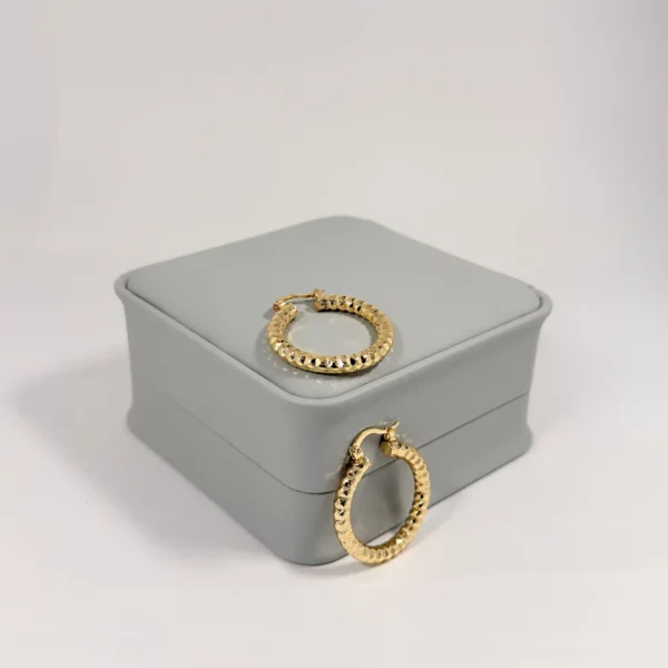 Aretes Candonga Aro Diamantado Dorada | Colección Cerchio | Oro Laminado 18K