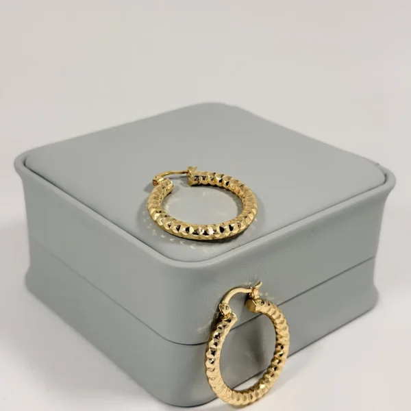 Alternative view of Aretes Candonga Aro Diamantado Dorada | Colección Cerchio | Oro Laminado 18K