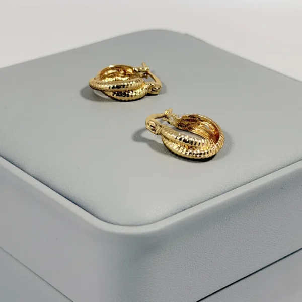 Alternative view of Aretes Candonga Mini Doble Banda Dorada | Colección Cerchio | Oro Laminado 18K