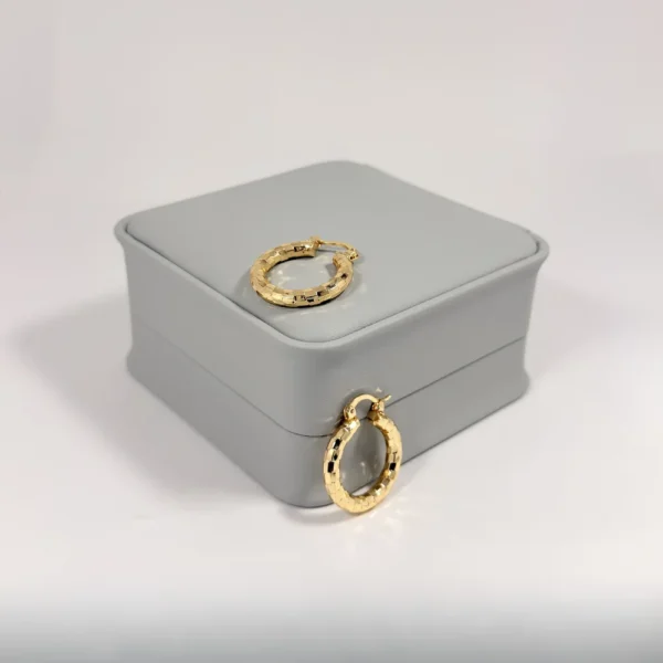 Aretes Candonga Aro Mosaico Dorada | Colección Cerchio | Oro Laminado 18K