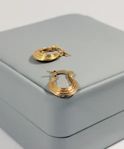 Alternative view of Aretes Candonga Mini Luna Escalonada Dorada | Colección Cerchio | Oro Laminado 18K