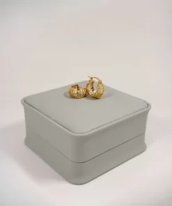 Aretes Candonga Mini Jaula Calada Dorada | Colección Cerchio | Oro Laminado 18K