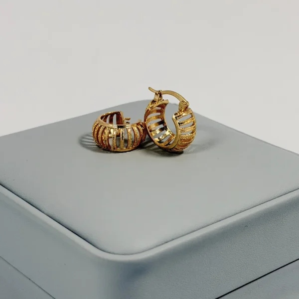 Alternative view of Aretes Candonga Mini Jaula Calada Dorada | Colección Cerchio | Oro Laminado 18K