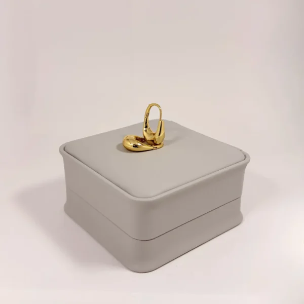 Aretes Candonga Mini Gota Lisa Dorada | Colección Cerchio | Oro Laminado 18K