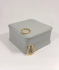 Aretes Candonga Mini Melcocha Granulada Dorada | Colección Cerchio | Oro Laminado 18K