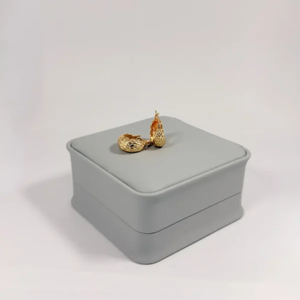 Aretes Candonga Mini Gruesa Escamada Dorada | Colección Cerchio | Oro Laminado 18K