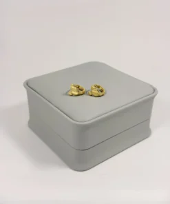 Aretes Huggie Silueta MKM Lisa Dorada | Colección Chiuso | Oro Laminado 18K