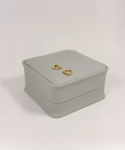 Aretes Huggie Corazón Circones Blancos Dorado | Colección Chiuso | Oro Laminado 18K