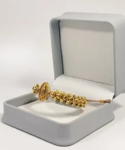 Pulsera Tejida | Virgen de Guadalupe | Oro Laminado 18K | Color Beige Oscuro.