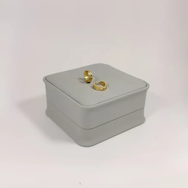 Aretes Huggie Mini Acolchado Dorado | Colección Chiuso | Oro Laminado 18K