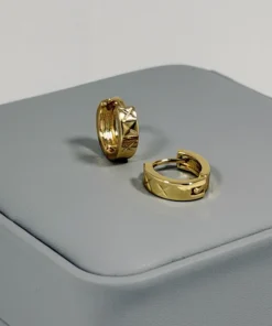 Alternative view of Aretes Huggie Mini Acolchado Dorado | Colección Chiuso | Oro Laminado 18K