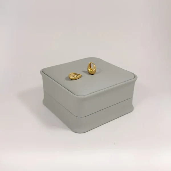 Aretes Huggie Mini Gota Abombada Lisa Dorada | Colección Chiuso | Oro Laminado 18K