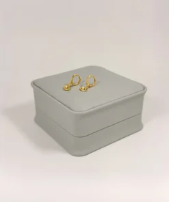 Aretes Huggie Corazón Perla Dorado | Colección Chiuso | Oro Laminado 18K