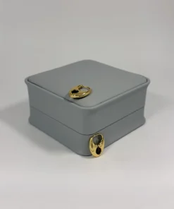 Aretes Huggie Mini Orgánico Calado Liso Dorado | Colección Chiuso | Oro Laminado 18K