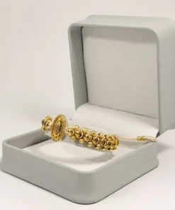 Pulsera Tejida | Virgen de Guadalupe | Oro Laminado 18K | Color Beige Claro.