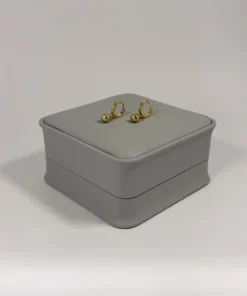 Aretes Huggie Colgante Esfera Lisa Dorado | Colección Chiuso | Oro Laminado 18K