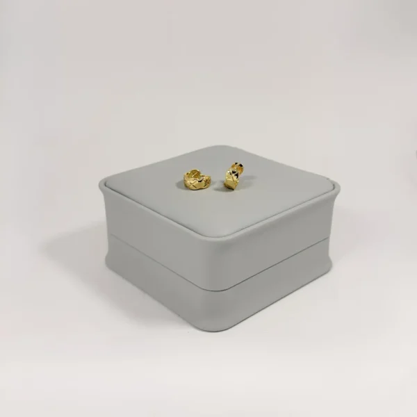 Aretes Huggie Mini Abombado Acolchado Dorado | Colección Chiuso | Oro Laminado 18K