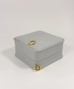 Aretes Huggie Mini Bambú Liso Dorado | Colección Chiuso | Oro Laminado 18K