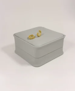 Aretes Huggie Mini Bolitas Caladas Dorado | Colección Chiuso | Oro Laminado 18K