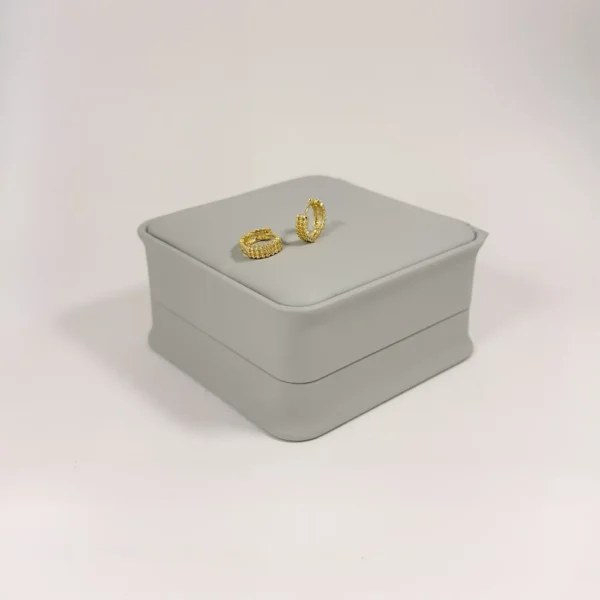 Aretes Huggie Mini Bolitas Caladas Dorado | Colección Chiuso | Oro Laminado 18K