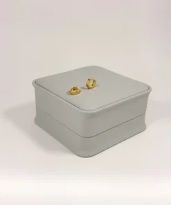 Aretes Huggie Mini Tornillos Liso Dorado | Colección Chiuso | Oro Laminado 18K