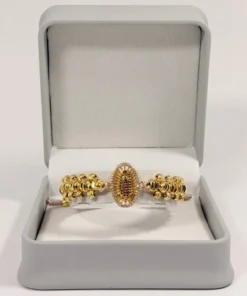Alternative view of Pulsera Tejida | Virgen de Guadalupe | Oro Laminado 18K | Color Marfil.