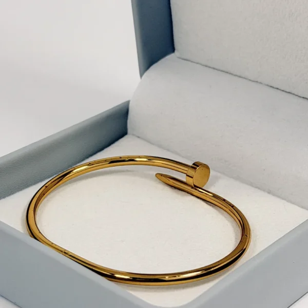 Alternative view of Brazalete Aro Tipo Clavo Dorado | Oro Laminado 18K