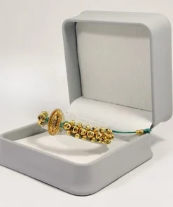 Pulsera Tejida | Virgen de Guadalupe | Oro Laminado 18K | Color Verde Salvia.