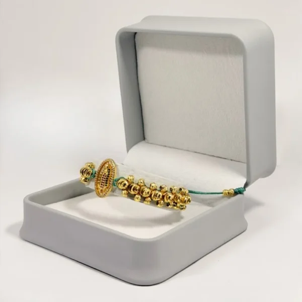 Pulsera Tejida | Virgen de Guadalupe | Oro Laminado 18K | Color Verde Salvia.