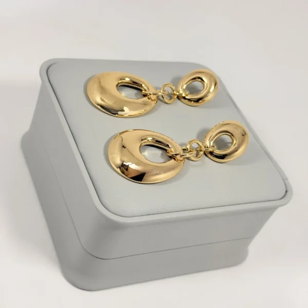 Alternative view of Aretes Doble Aro Colgante | Colección Magna | Oro Laminado 18K