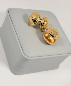 Alternative view of Aretes Topo Botón Texturizado | Colección Magna | Oro Laminado 18K